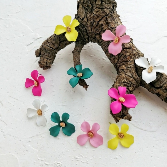 Boho Minimalist Pink Flower Earrin - Picture 4 of 6